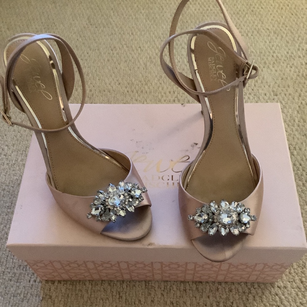 Badgley Mischka Jewel collection dusty rose heels 7.5